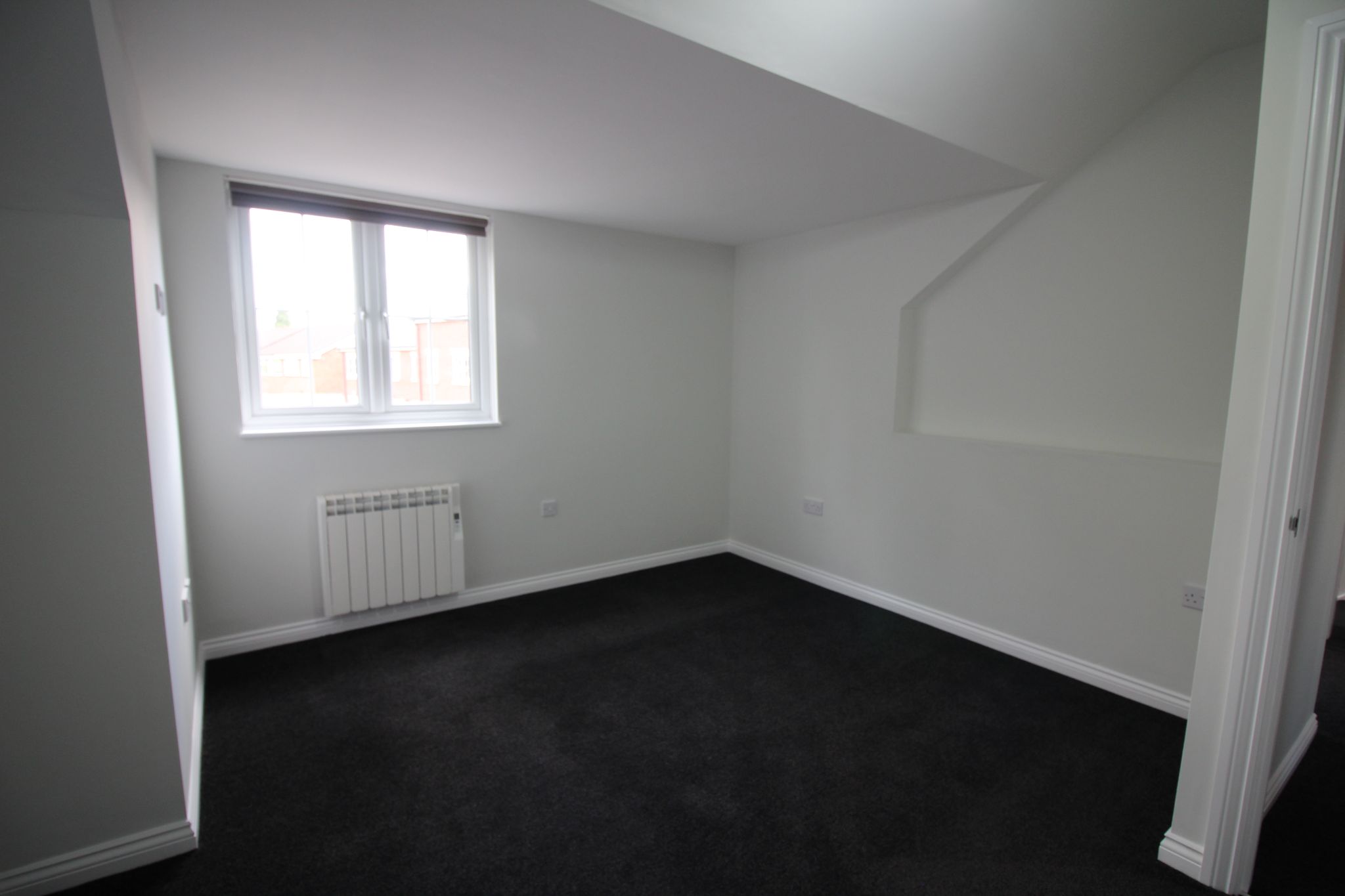 4 bedroom detached house To Let in Birmingham - Photograph 11.
