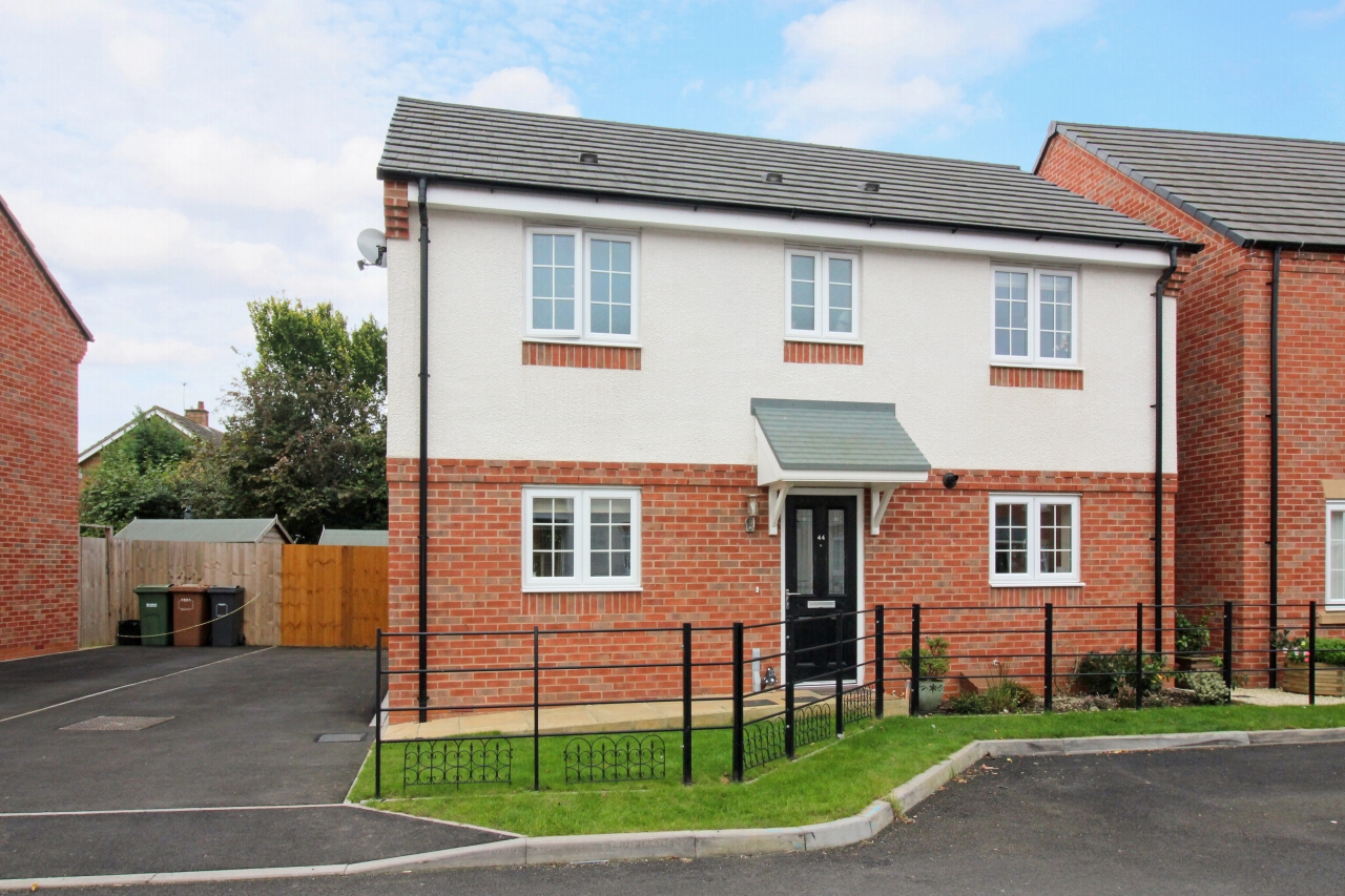 3 bedroom detached house SSTC in Solihull - Main Image.