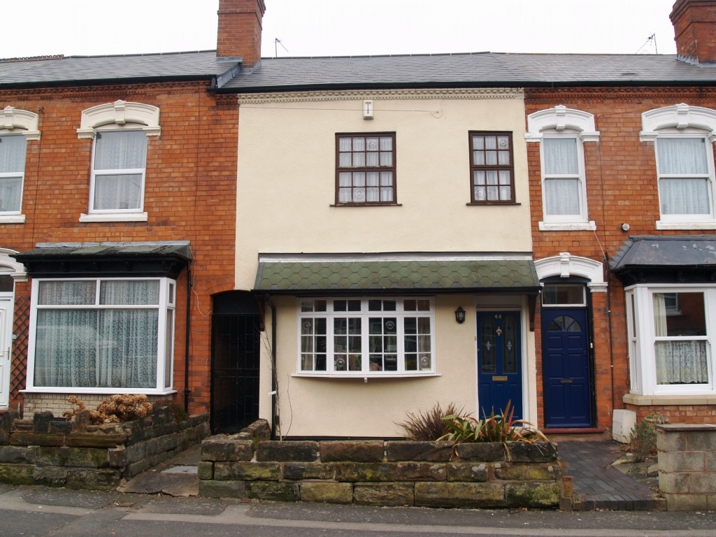 3 bedroom mid terraced house Sold in Birmingham - Main Image.