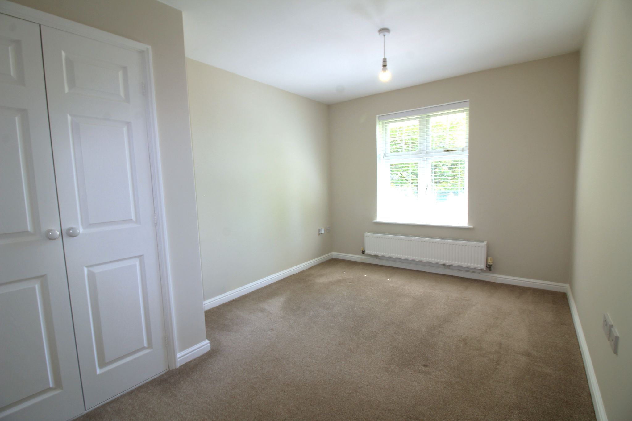 2 bedroom apartment flat/apartment SSTC in Solihull - Photograph 4.
