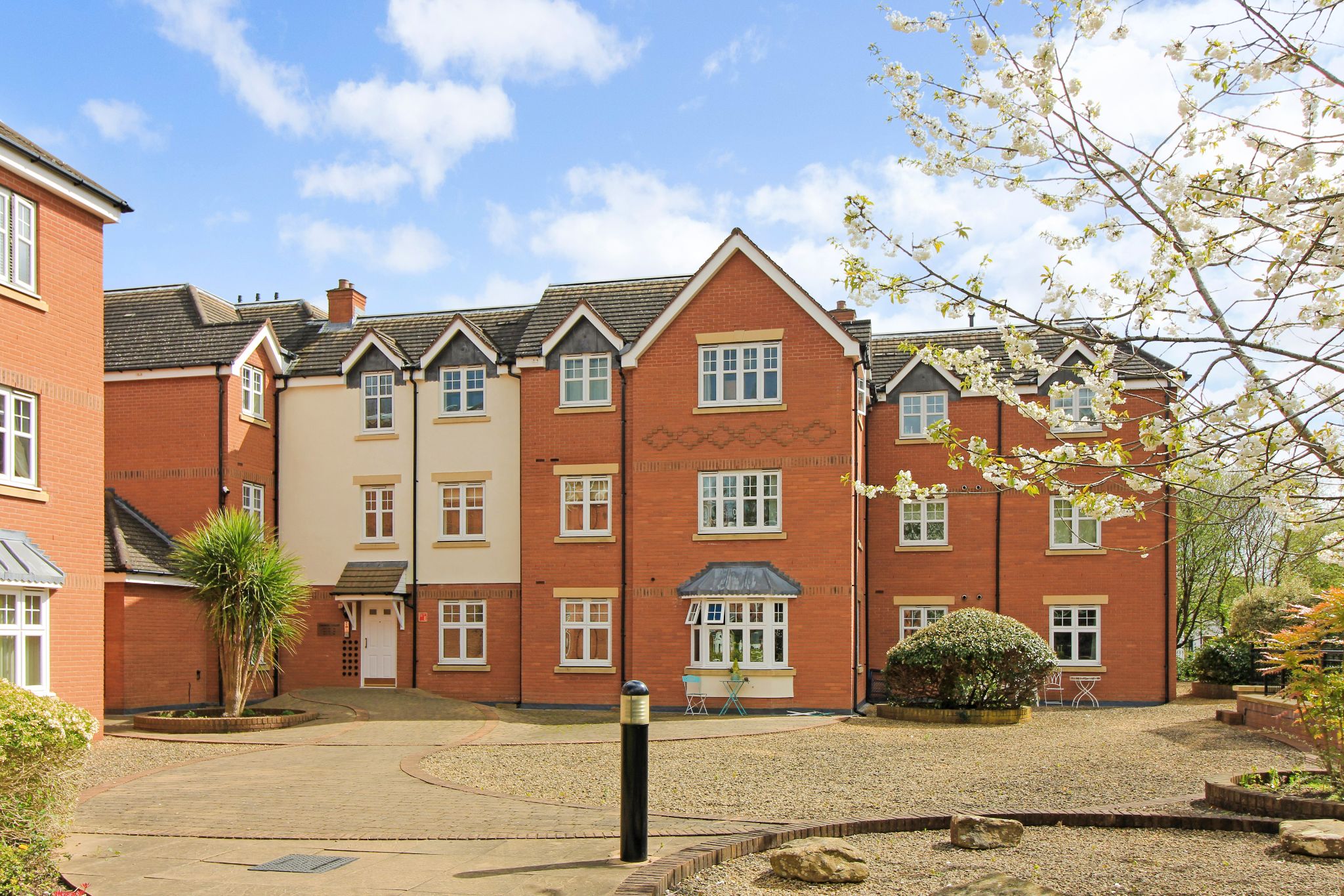 2 bedroom apartment flat/apartment SSTC in Solihull - Photograph 1.