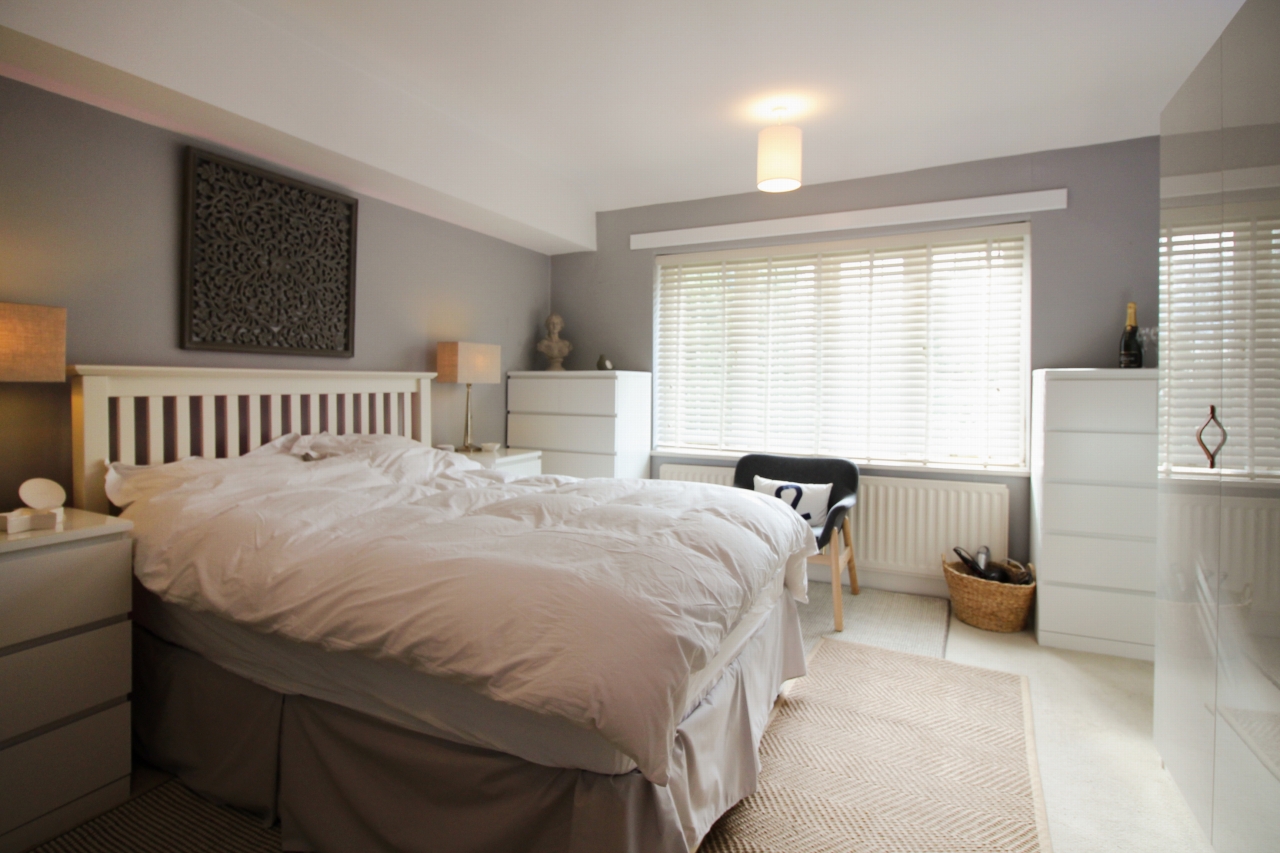 5 bedroom semi-detached house SSTC in Solihull - Photograph 8.