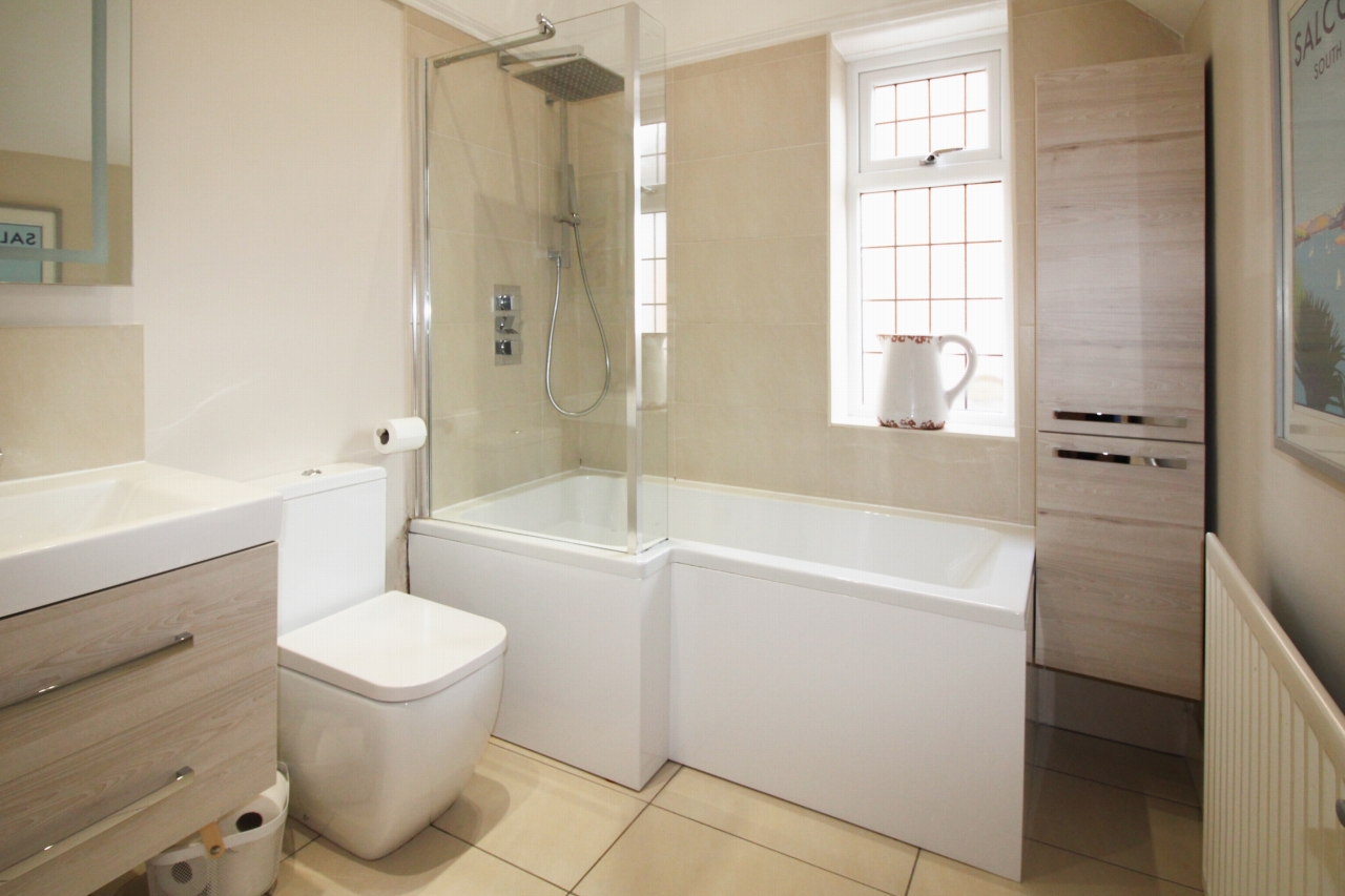 5 bedroom semi-detached house SSTC in Solihull - Photograph 11.