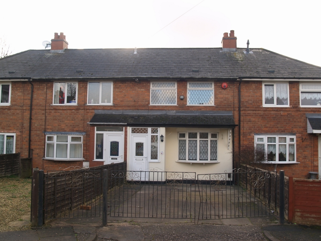 3 bedroom mid terraced house Sold in Birmingham - Main Image.