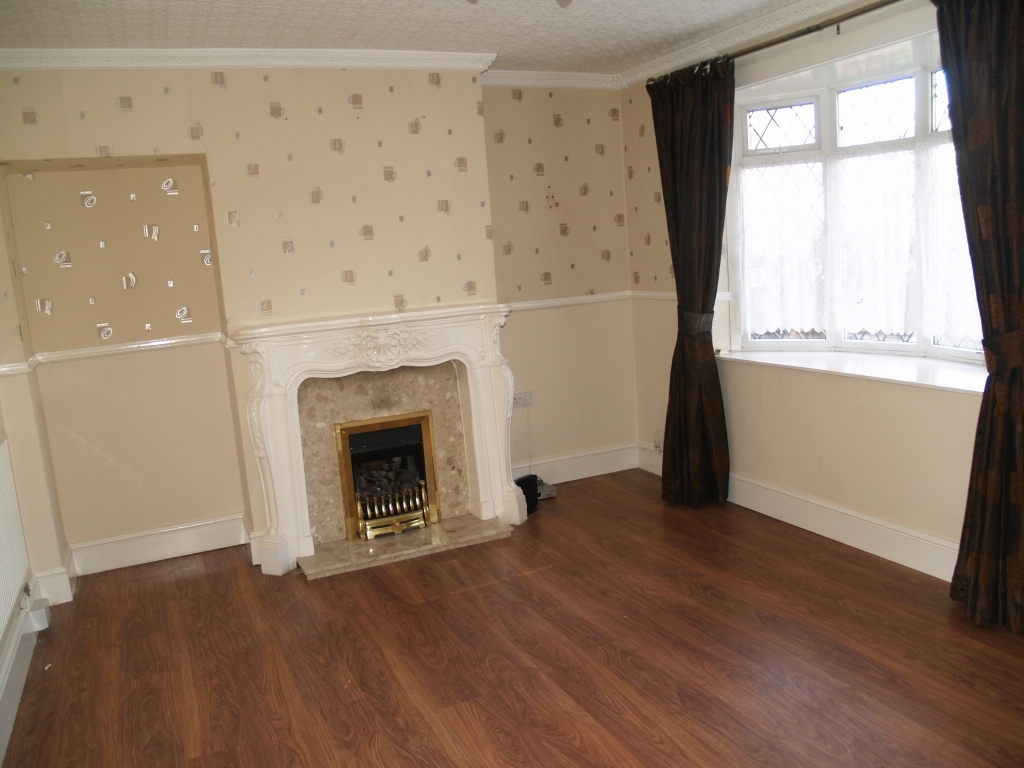 3 bedroom mid terraced house Sold in Birmingham - photograph 2.