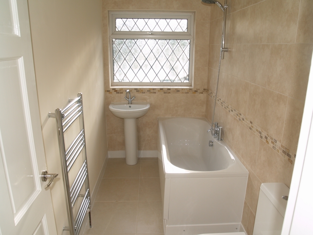 3 bedroom mid terraced house Sold in Birmingham - photograph 6.