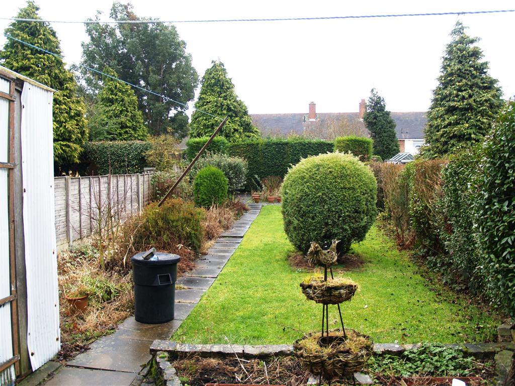 3 bedroom semi detached house Sold in Birmingham - photograph 2.