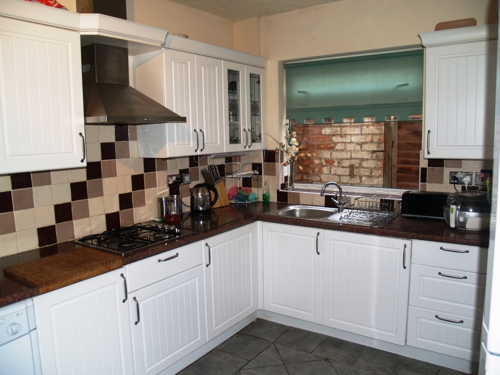 3 bedroom semi detached house Sold in Birmingham - photograph 6.