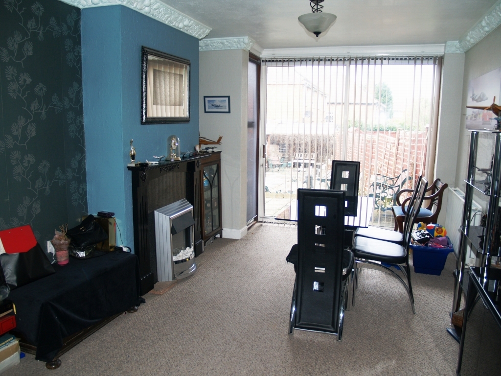 3 bedroom semi detached house Sold in Birmingham - photograph 5.
