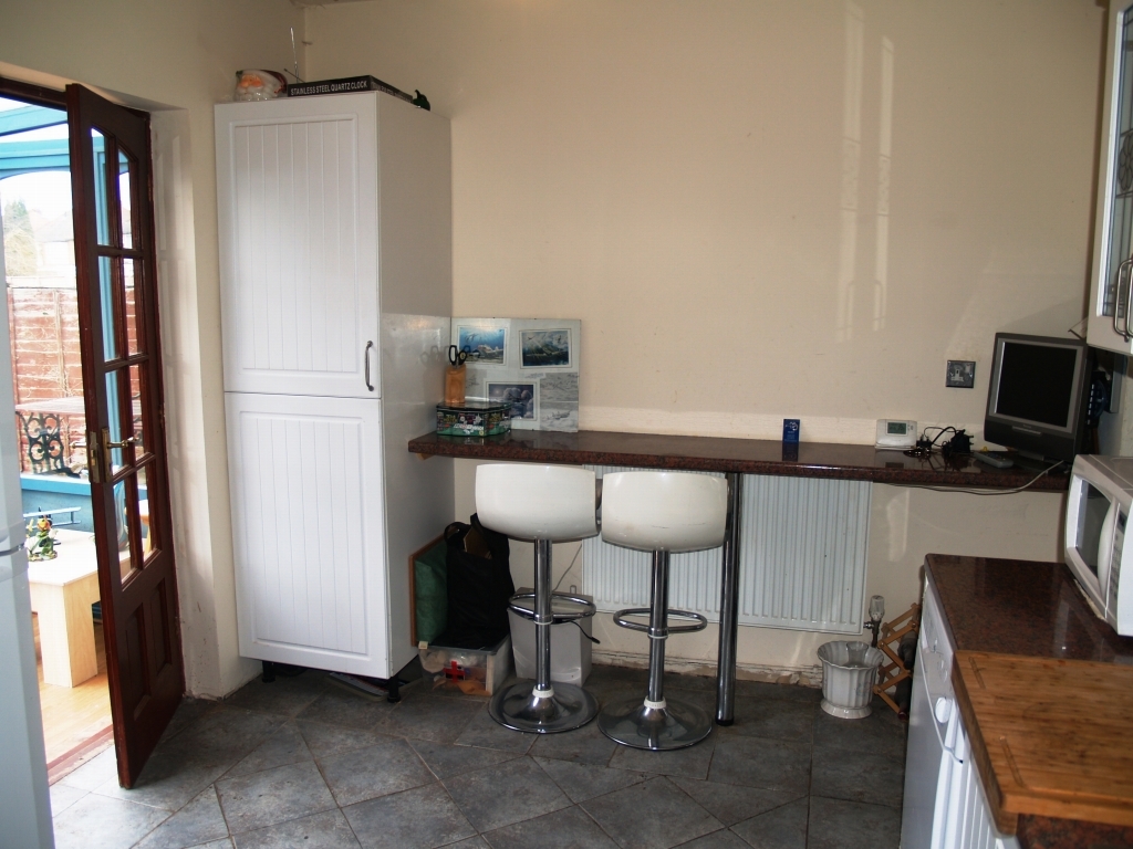 3 bedroom semi detached house Sold in Birmingham - photograph 7.