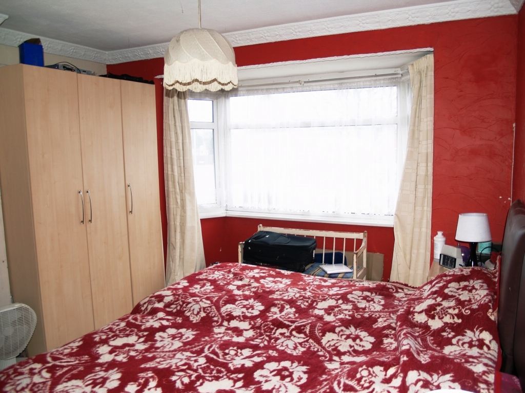 3 bedroom semi detached house Sold in Birmingham - photograph 9.