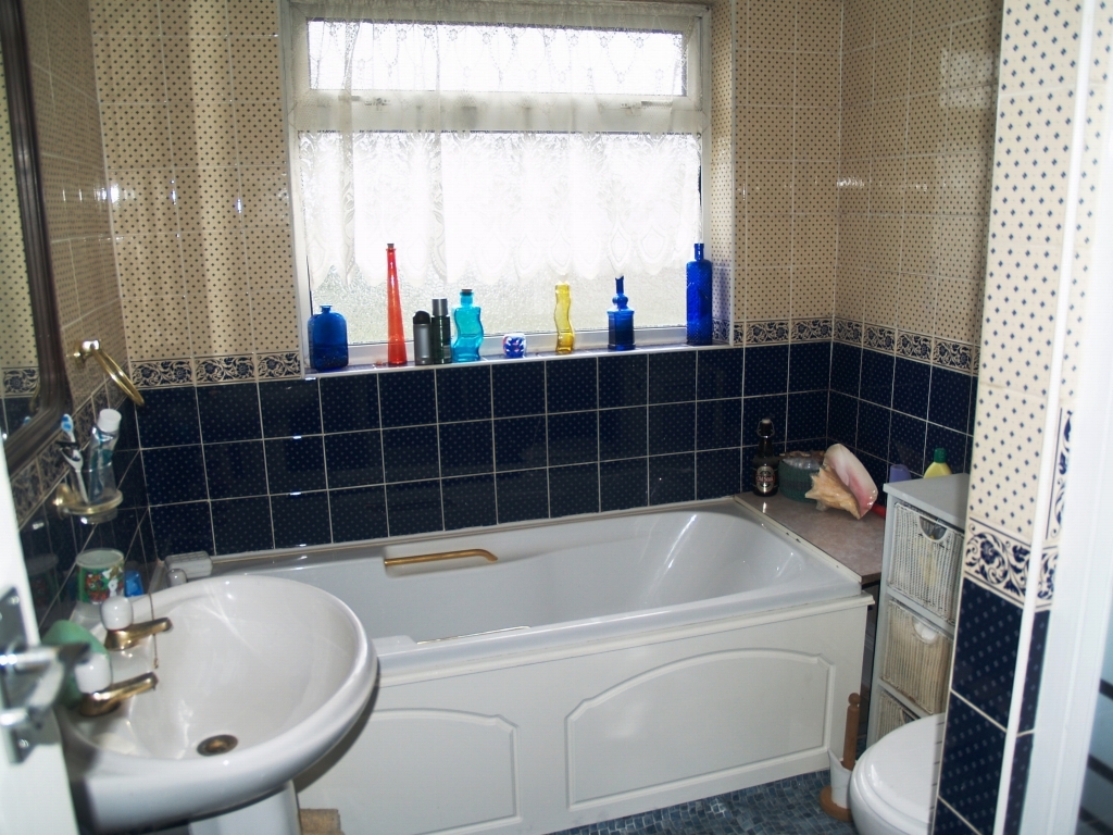 3 bedroom semi detached house Sold in Birmingham - photograph 12.
