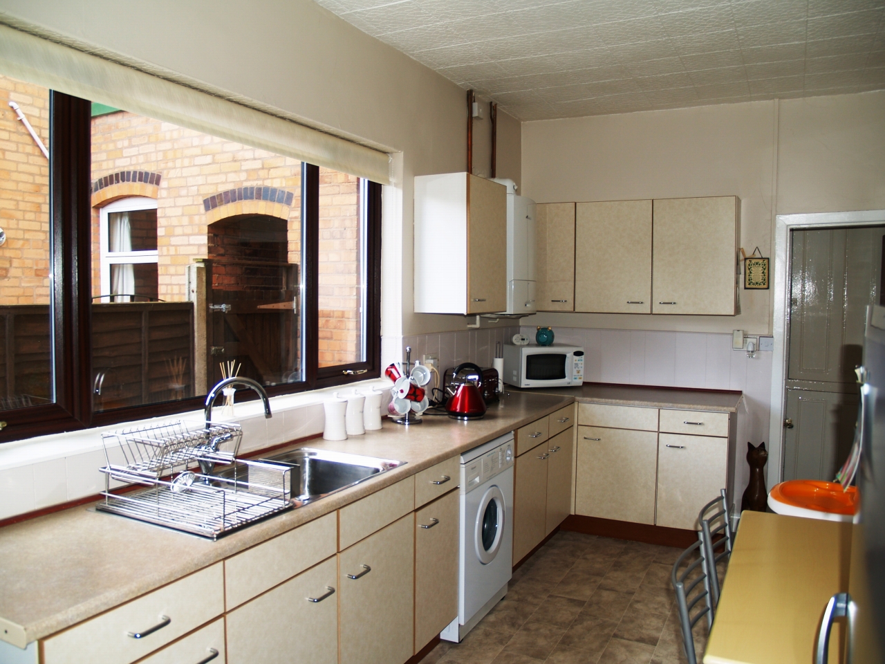 3 bedroom mid terraced house SSTC in Birmingham - Photograph 4.