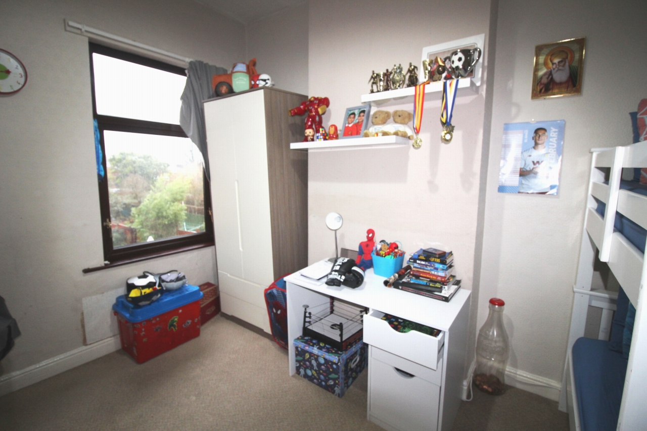 3 bedroom mid terraced house SSTC in Birmingham - Photograph 7.