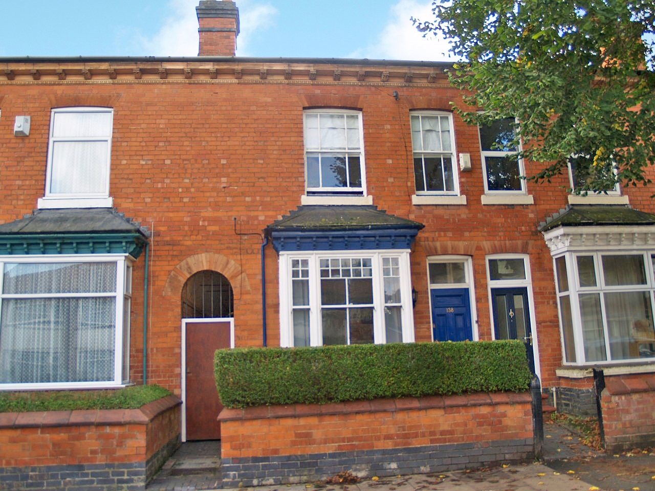 3 bedroom mid terraced house Sold in Birmingham - Main Image.