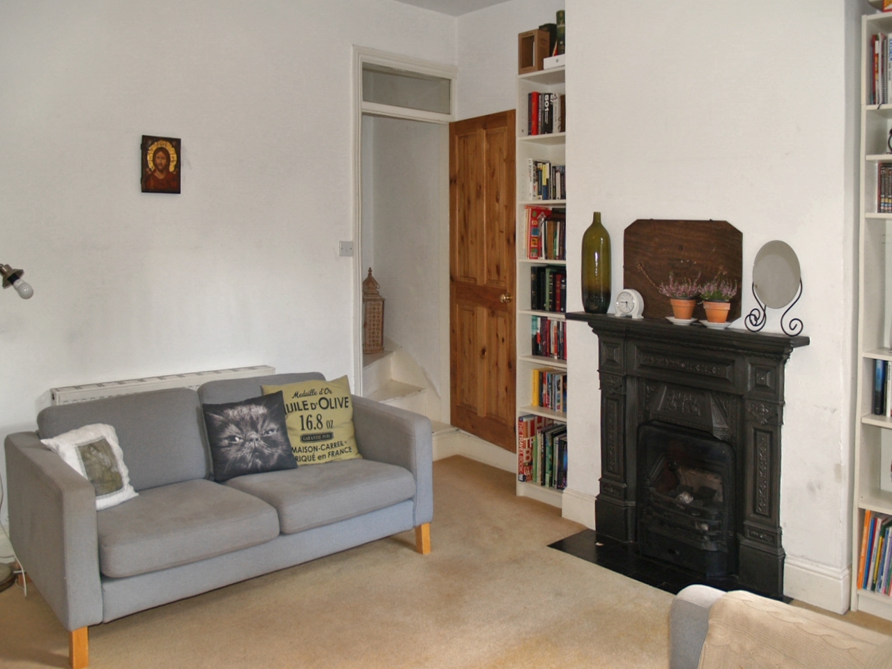 3 bedroom mid terraced house Sold in Birmingham - photograph 4.