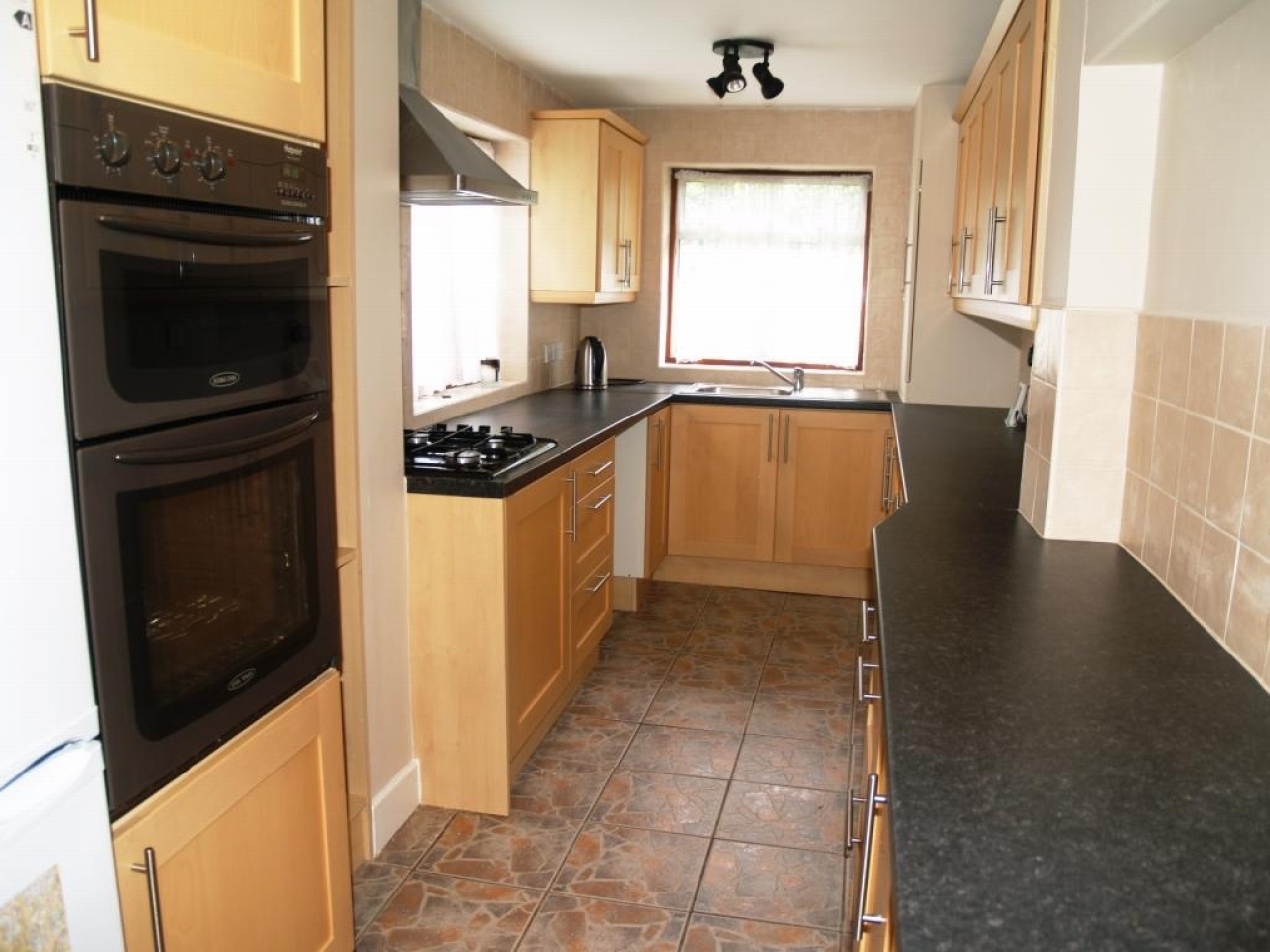 3 bedroom semi detached house Sold in Birmingham - photograph 4.