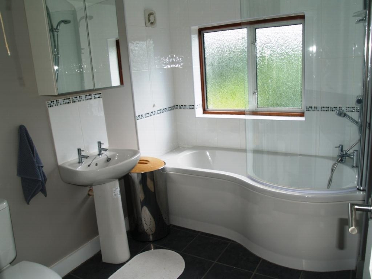 3 bedroom semi detached house Sold in Birmingham - photograph 9.