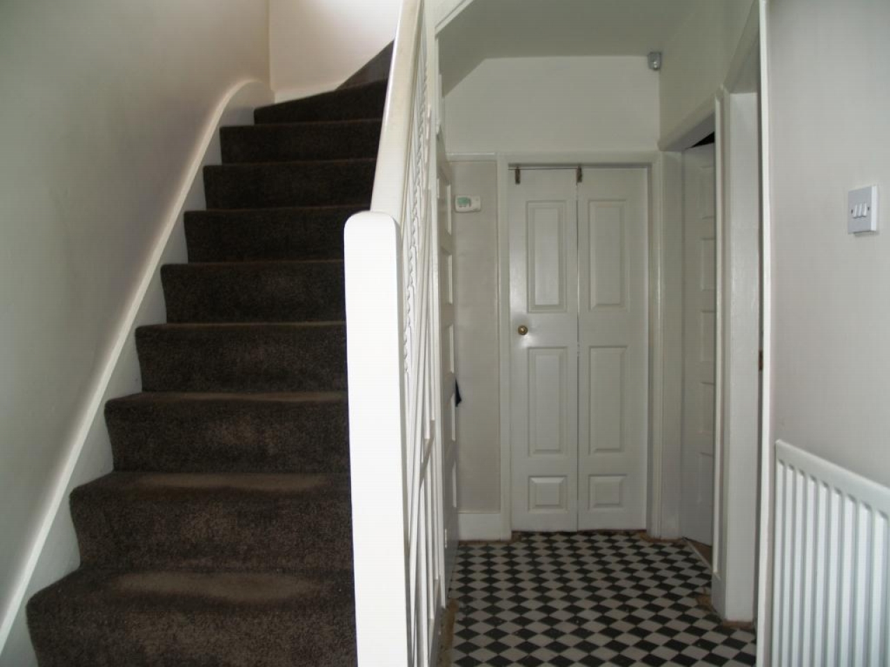 3 bedroom semi detached house Sold in Birmingham - photograph 2.