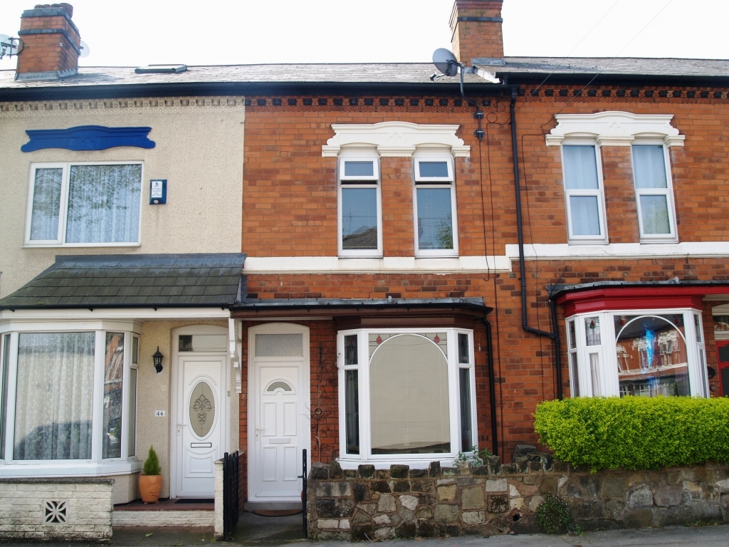 3 bedroom mid terraced house Sold in Birmingham - Main Image.