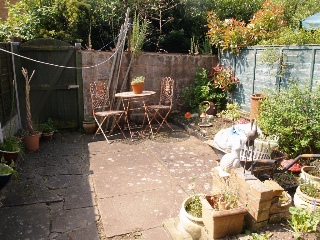 3 bedroom mid terraced house Sold in Birmingham - photograph 7.