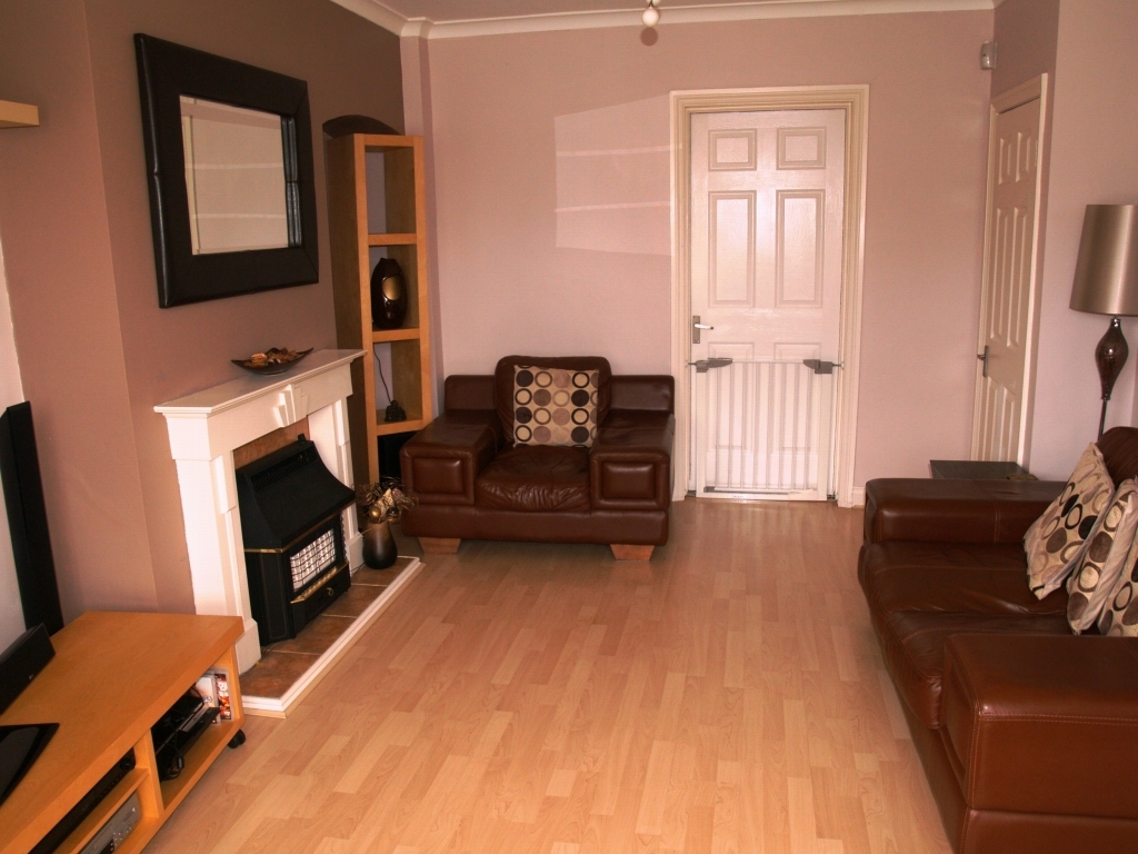 2 bedroom mid terraced house Sold in Birmingham - photograph 2.