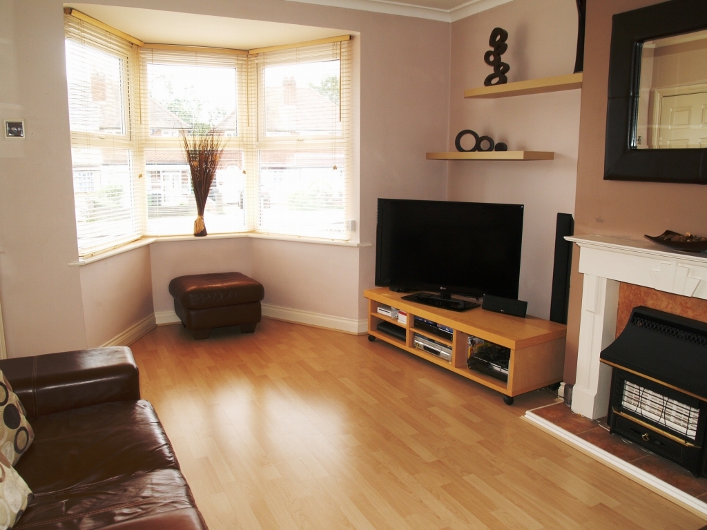 2 bedroom mid terraced house Sold in Birmingham - photograph 3.