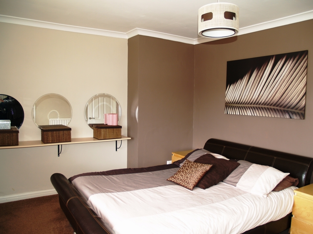 2 bedroom mid terraced house Sold in Birmingham - photograph 8.