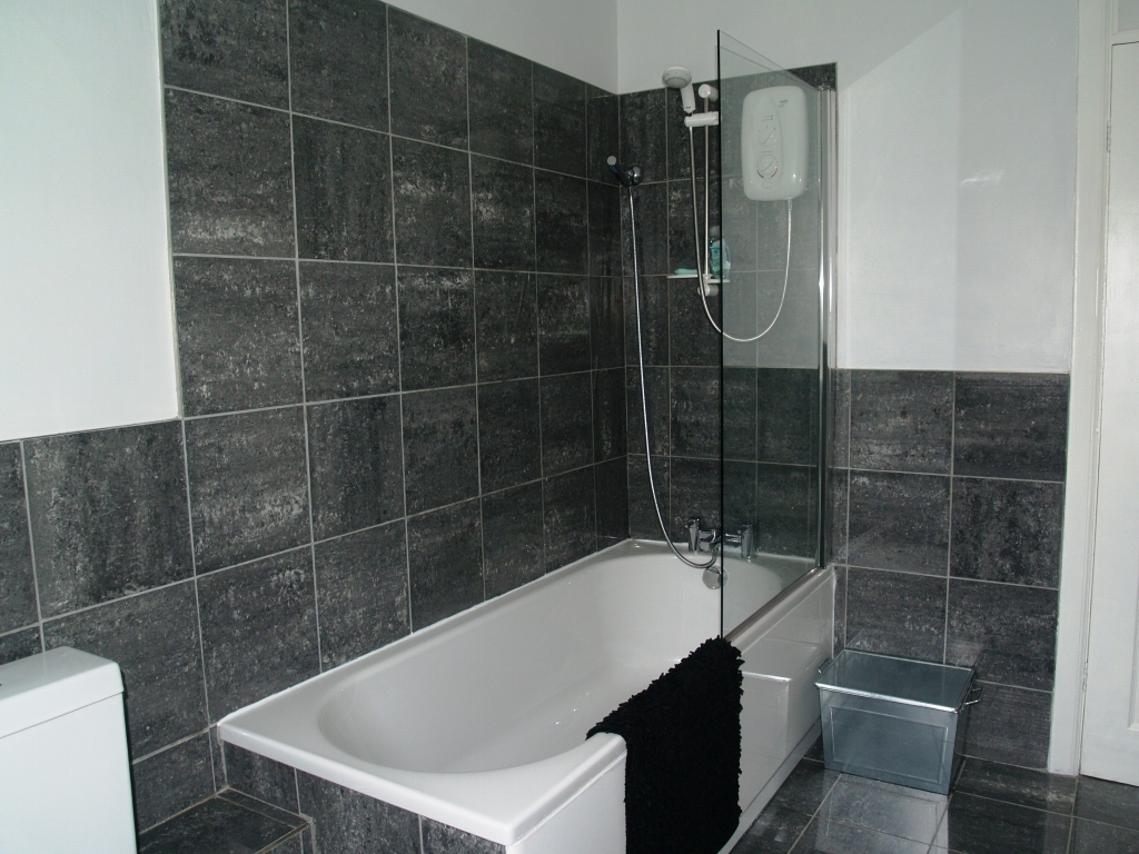 2 bedroom mid terraced house Sold in Birmingham - photograph 11.