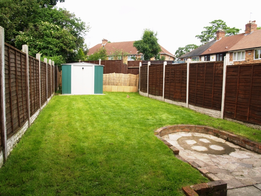 2 bedroom mid terraced house Sold in Birmingham - photograph 13.