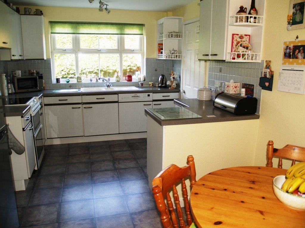 5 bedroom detached house SSTC in Solihull - photograph 6.