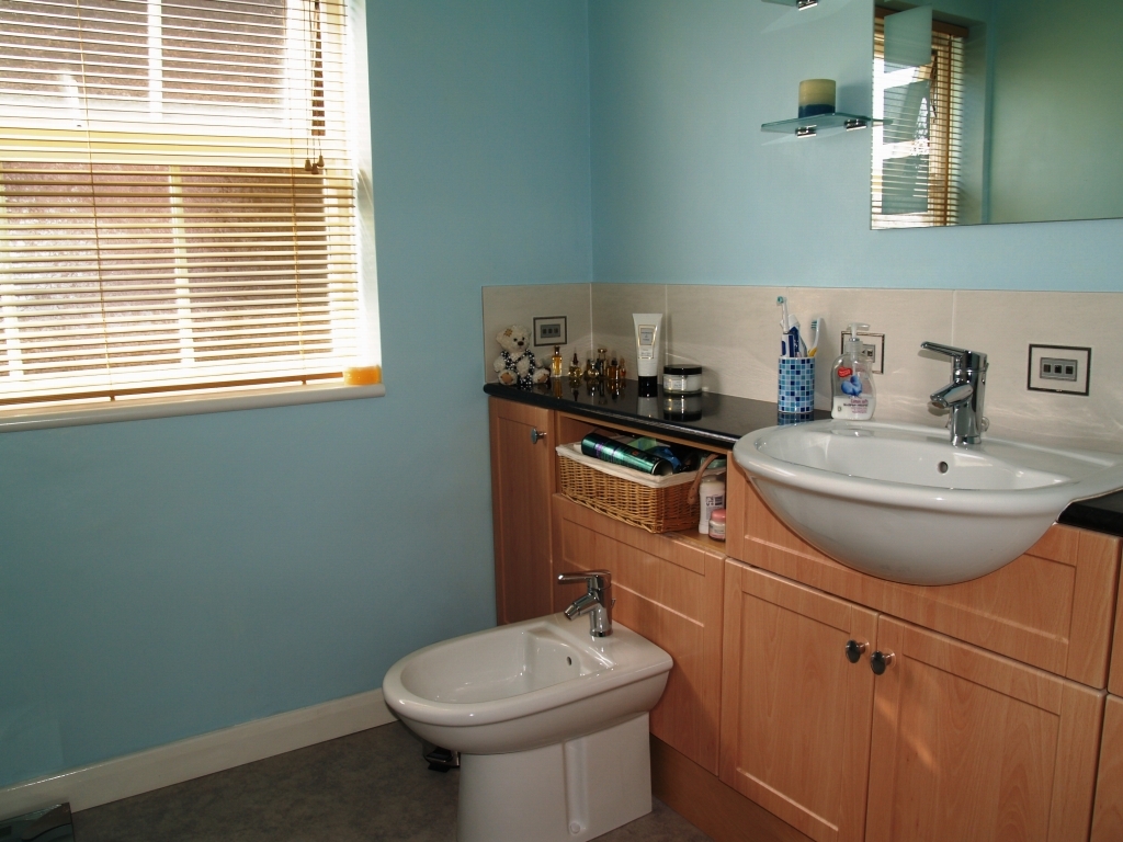 5 bedroom detached house SSTC in Solihull - photograph 9.