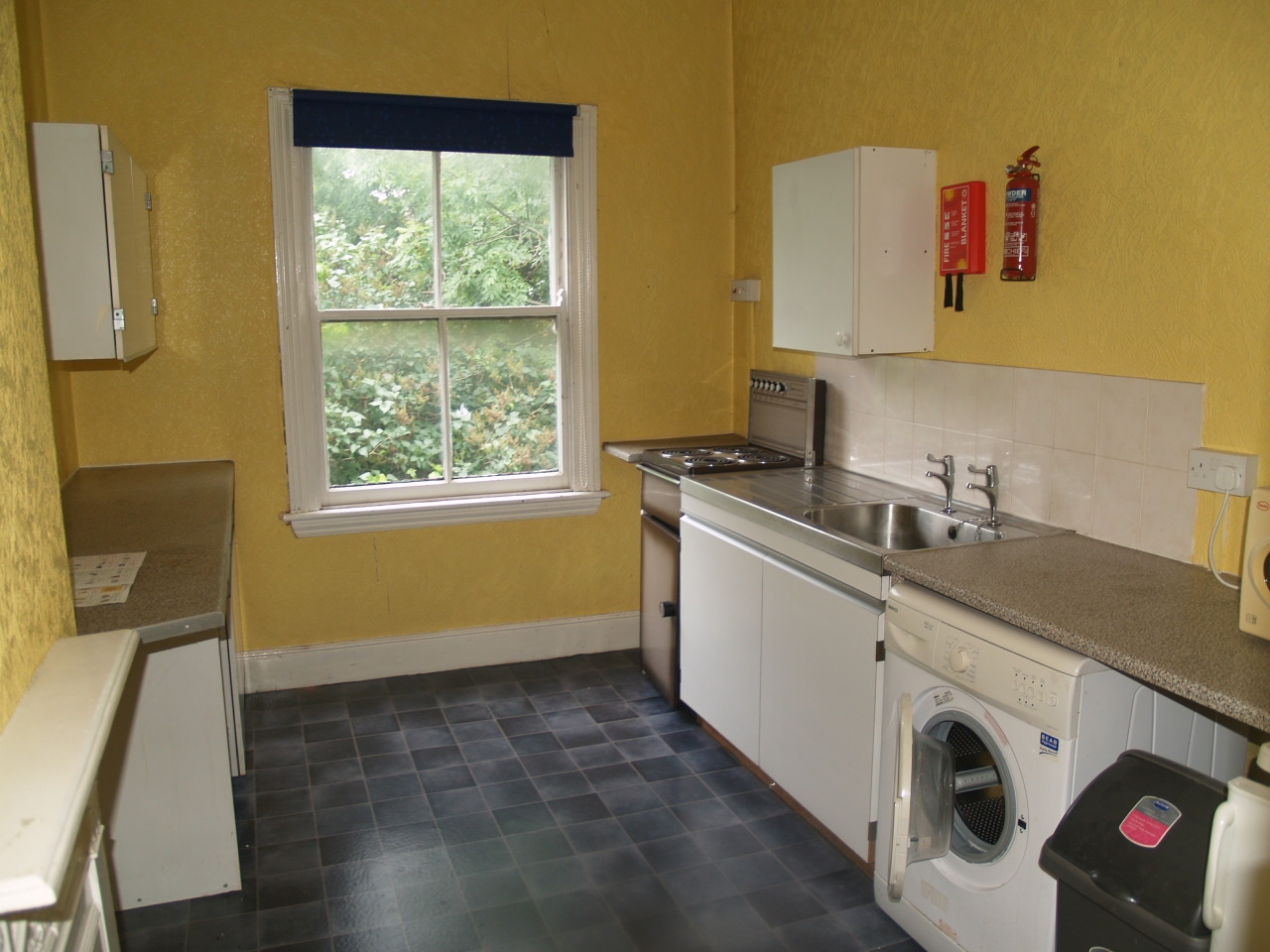 4 bedroom hairdressing salon & two apartments house SSTC in Birmingham - photograph 8.