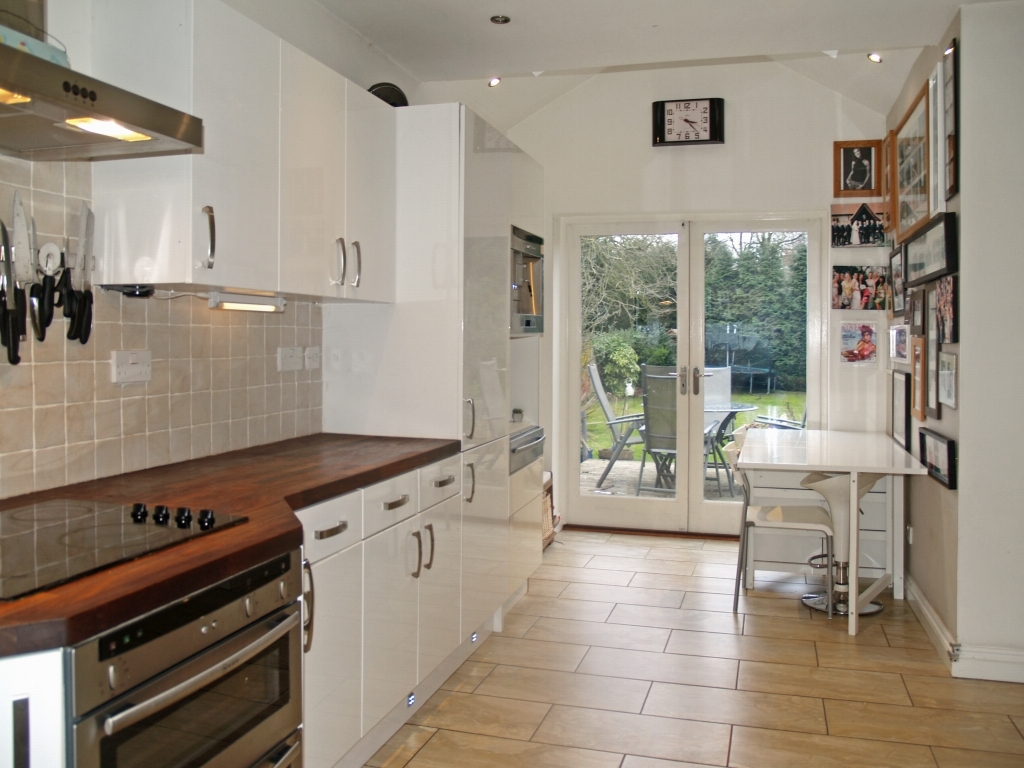 3 bedroom house SSTC in Knowle - Main Image.