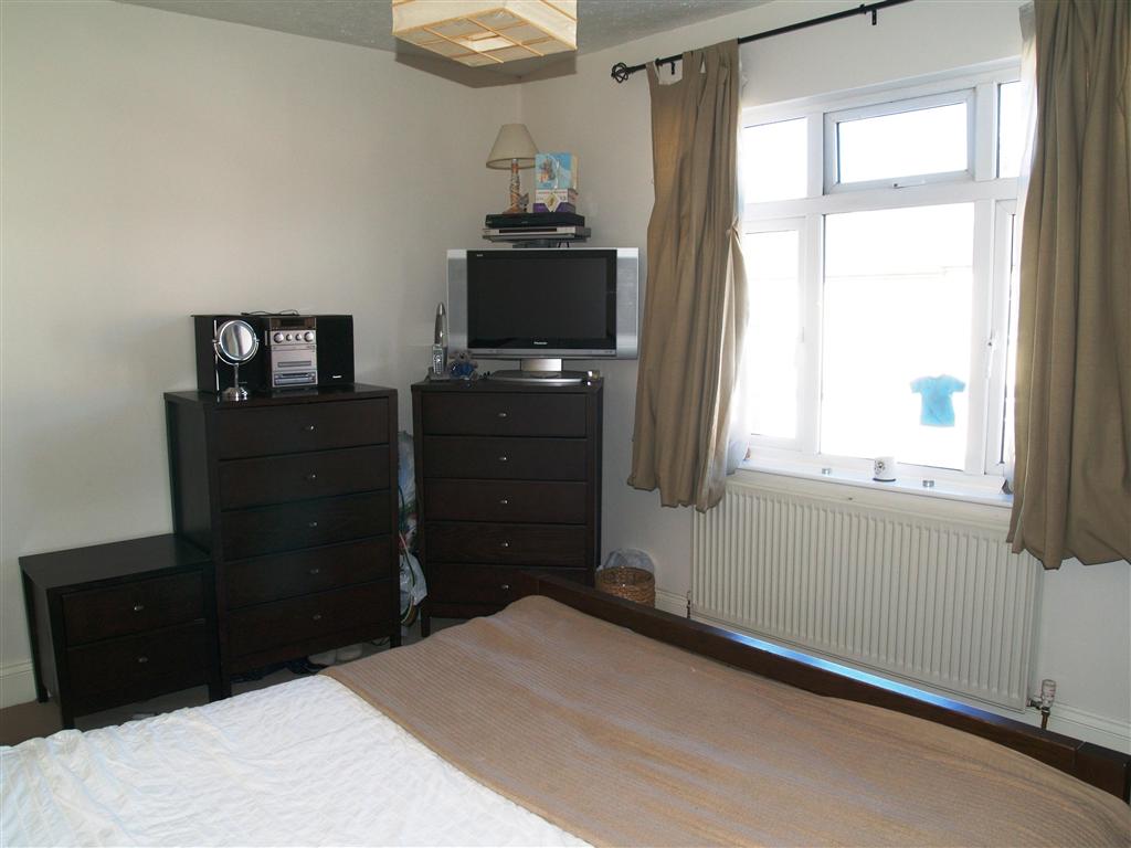 2 bedroom mid terraced house SSTC in Birmingham - photograph 4.