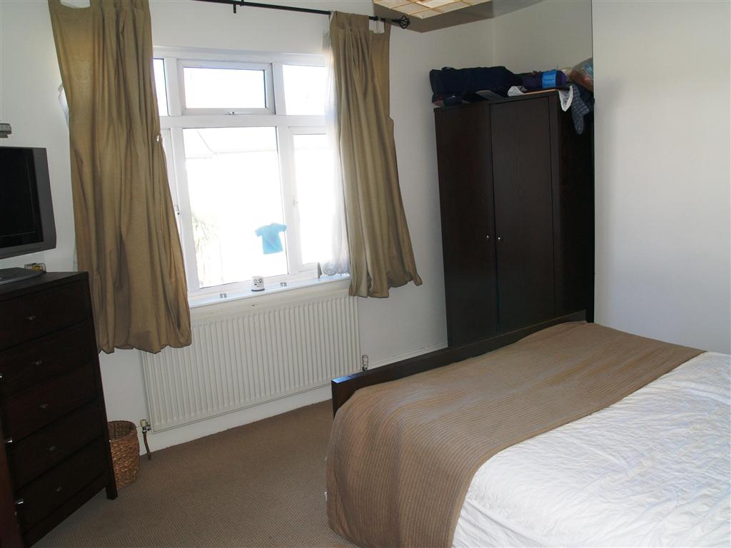 2 bedroom mid terraced house SSTC in Birmingham - photograph 5.