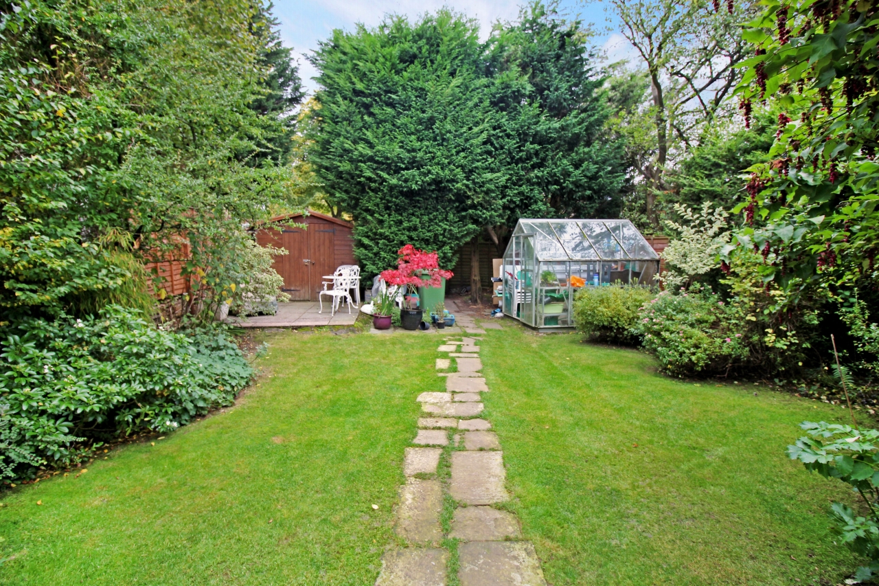 3 bedroom house SSTC in Solihull - photograph 3.