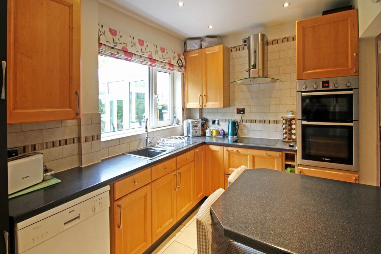 3 bedroom house SSTC in Solihull - photograph 5.