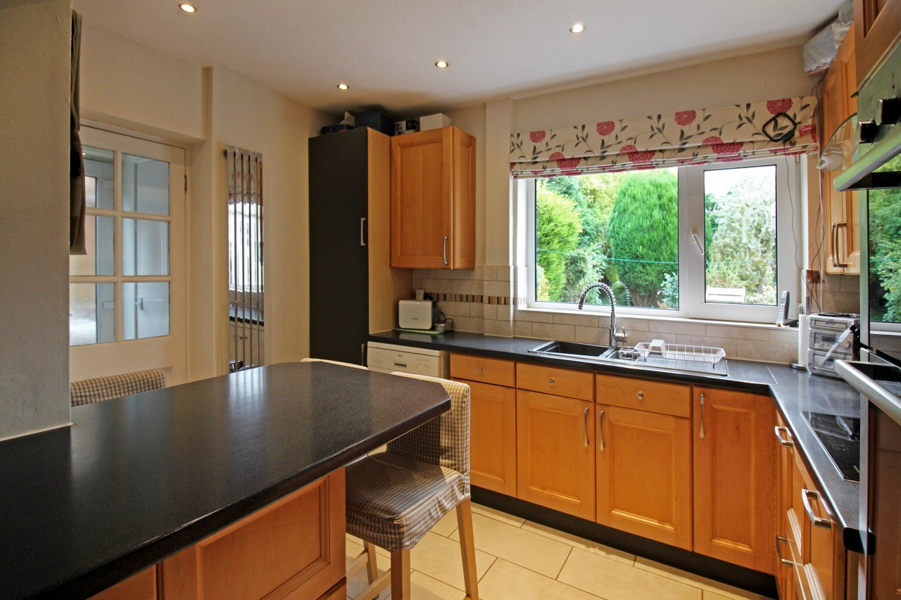 3 bedroom house SSTC in Solihull - photograph 6.