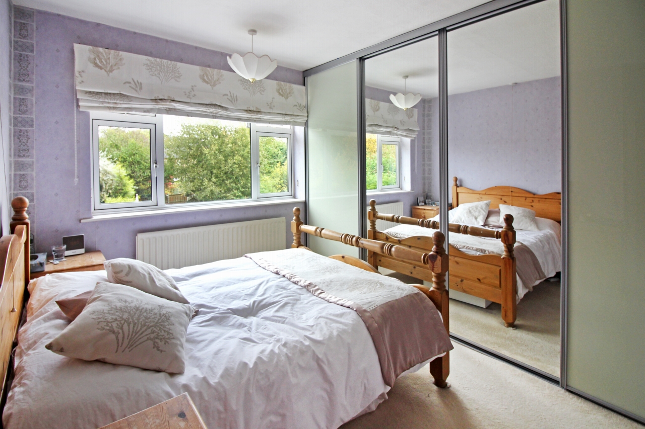 3 bedroom house SSTC in Solihull - photograph 9.