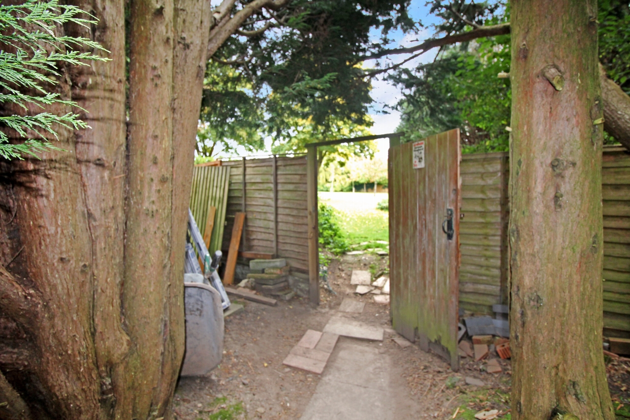 3 bedroom house SSTC in Solihull - photograph 12.