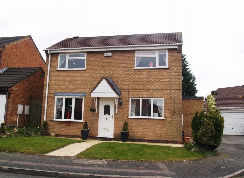 3 bedroom detached house Sold in Birmingham - Main Image.
