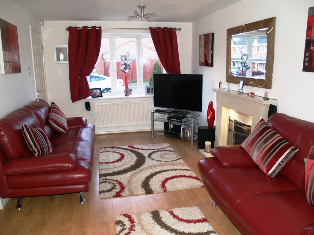 3 bedroom detached house Sold in Birmingham - photograph 3.