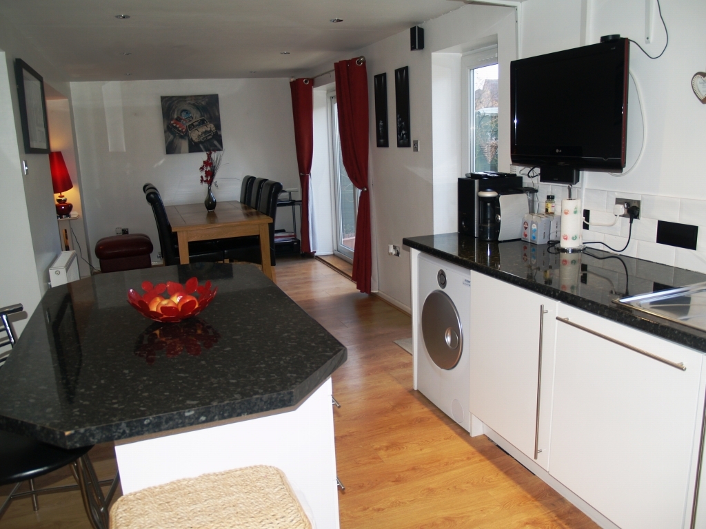 3 bedroom detached house Sold in Birmingham - photograph 5.