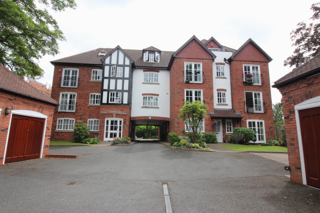 2 bedroom apartment flat/apartment Let Agreed in Solihull - Photograph 1.