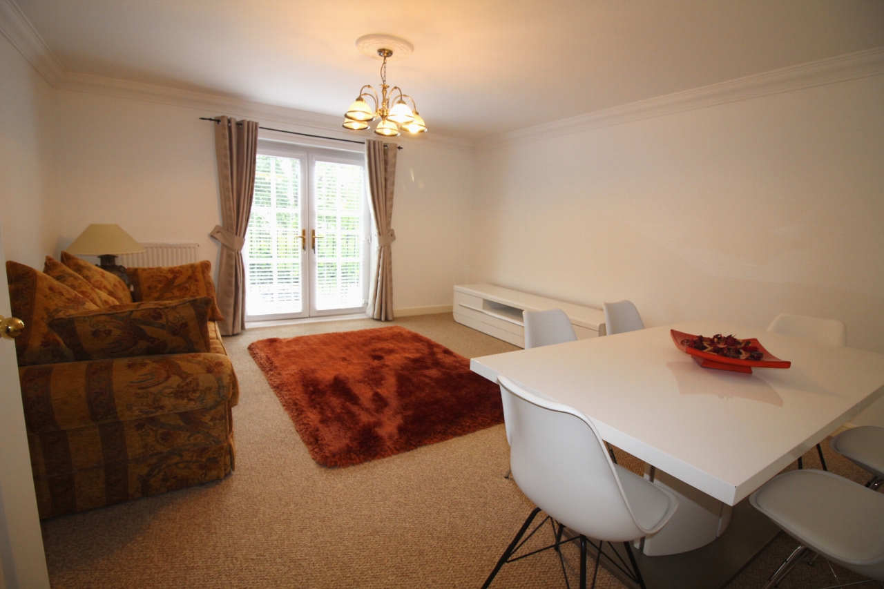 2 bedroom apartment flat/apartment Let Agreed in Solihull - Photograph 2.