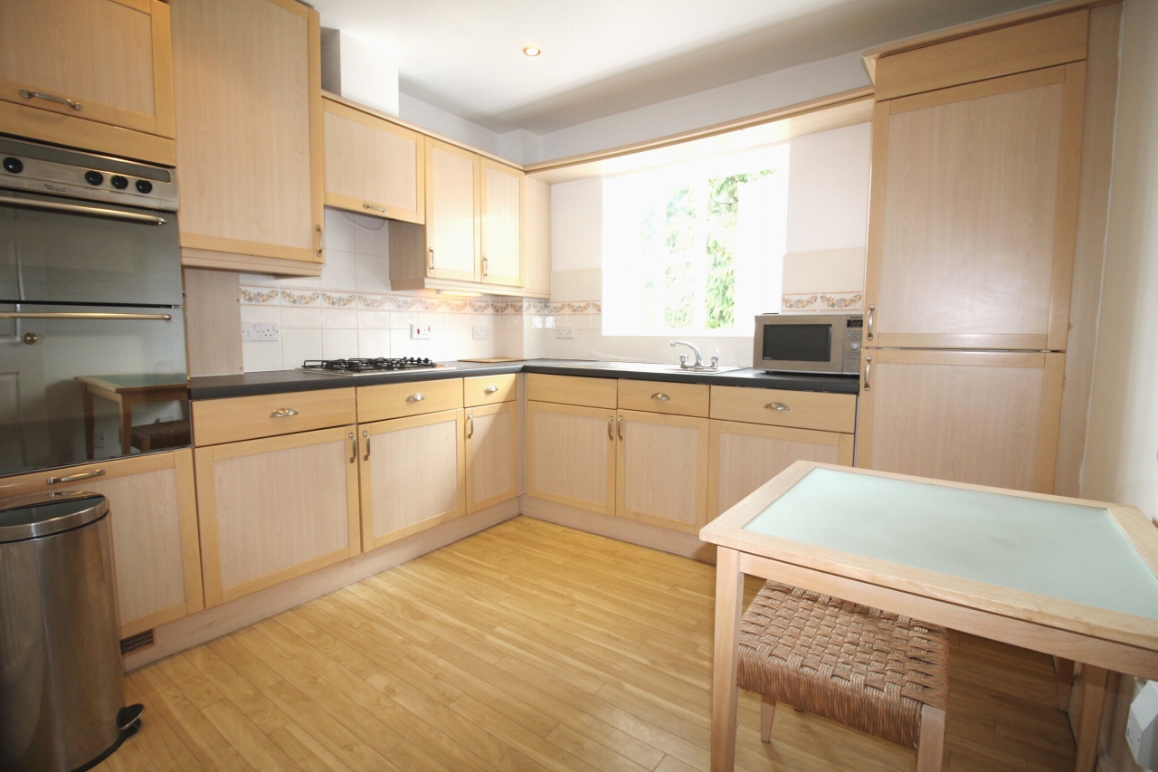 2 bedroom apartment flat/apartment Let Agreed in Solihull - Photograph 3.