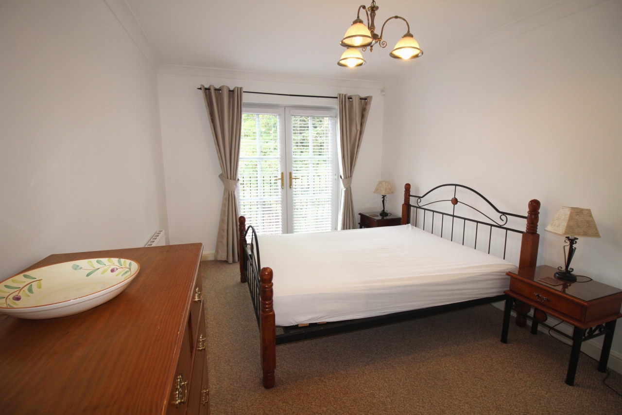 2 bedroom apartment flat/apartment Let Agreed in Solihull - Photograph 5.