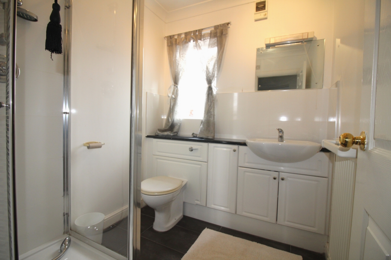2 bedroom apartment flat/apartment Let Agreed in Solihull - Photograph 8.