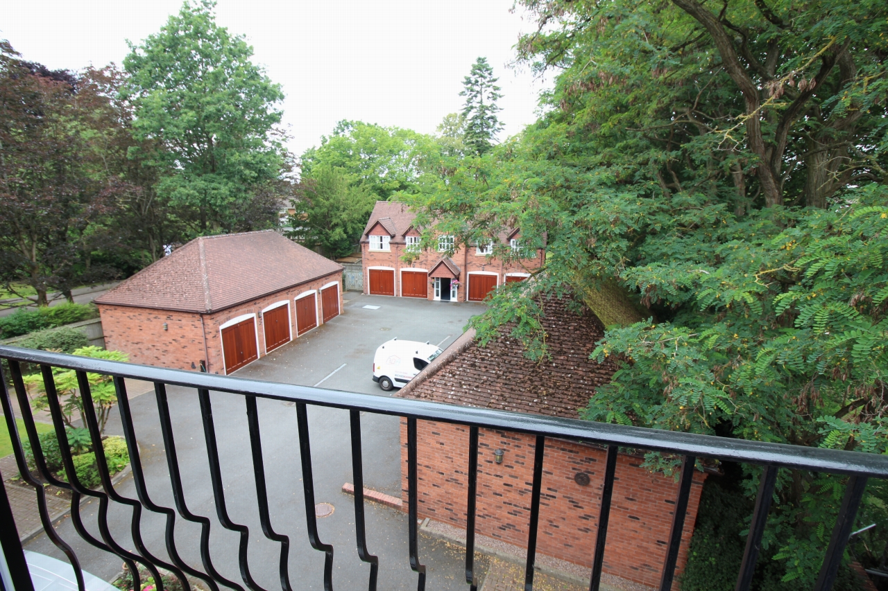 2 bedroom apartment flat/apartment Let Agreed in Solihull - Photograph 9.